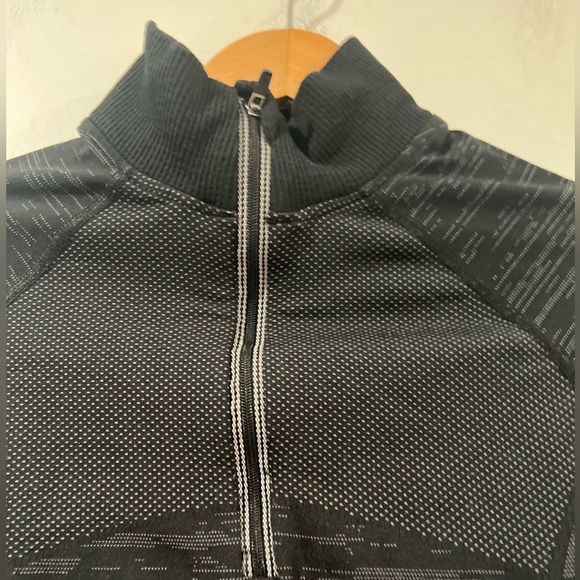 Athleta Fast Track 1/4 zip base layer L/S pullover Dark gray Running Top Size S - Picture 3 of 9